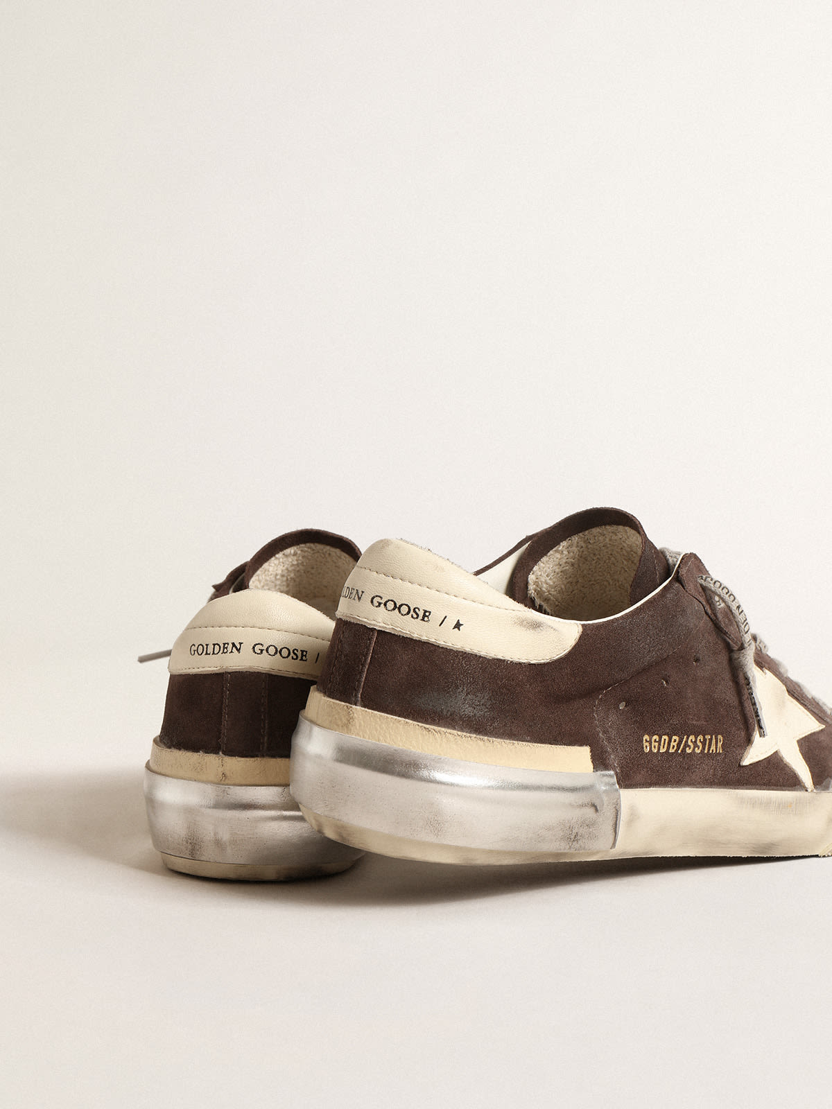 Super-Star in suede grigio con stella e talloncino in nappa écru