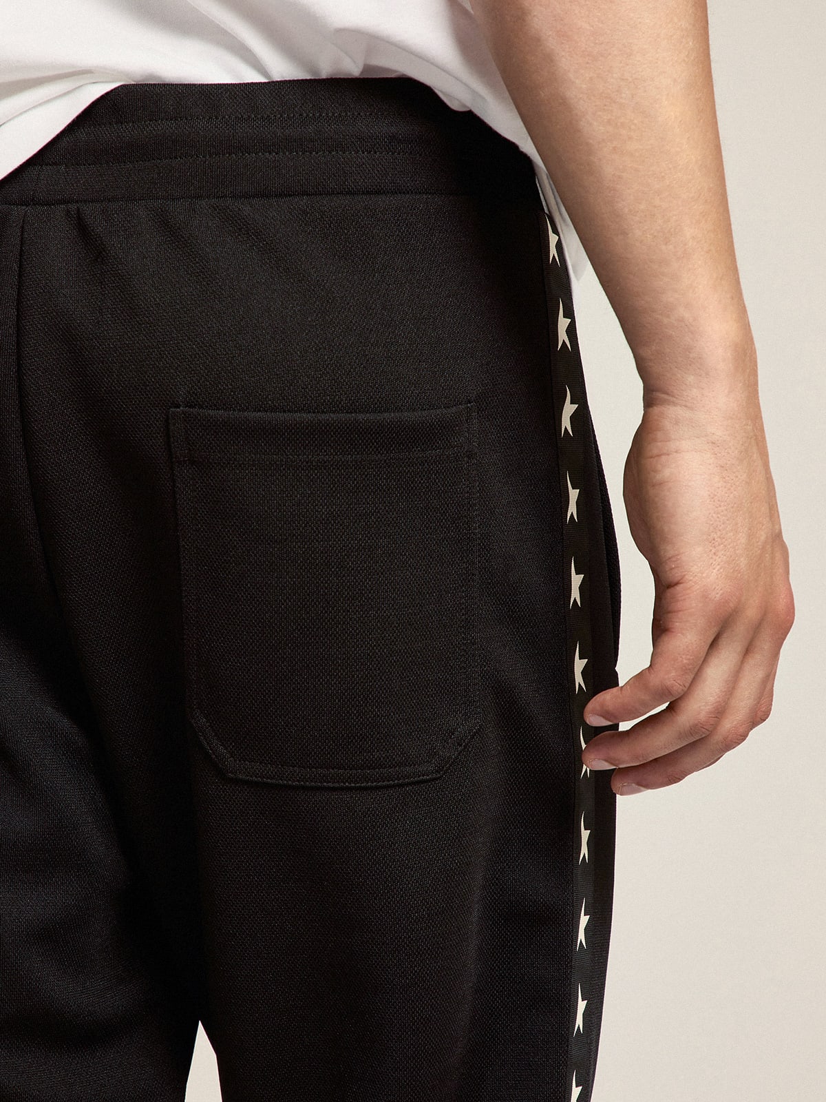 Pantalone jogging da uomo di colore nero con stelle bianche sui lati
