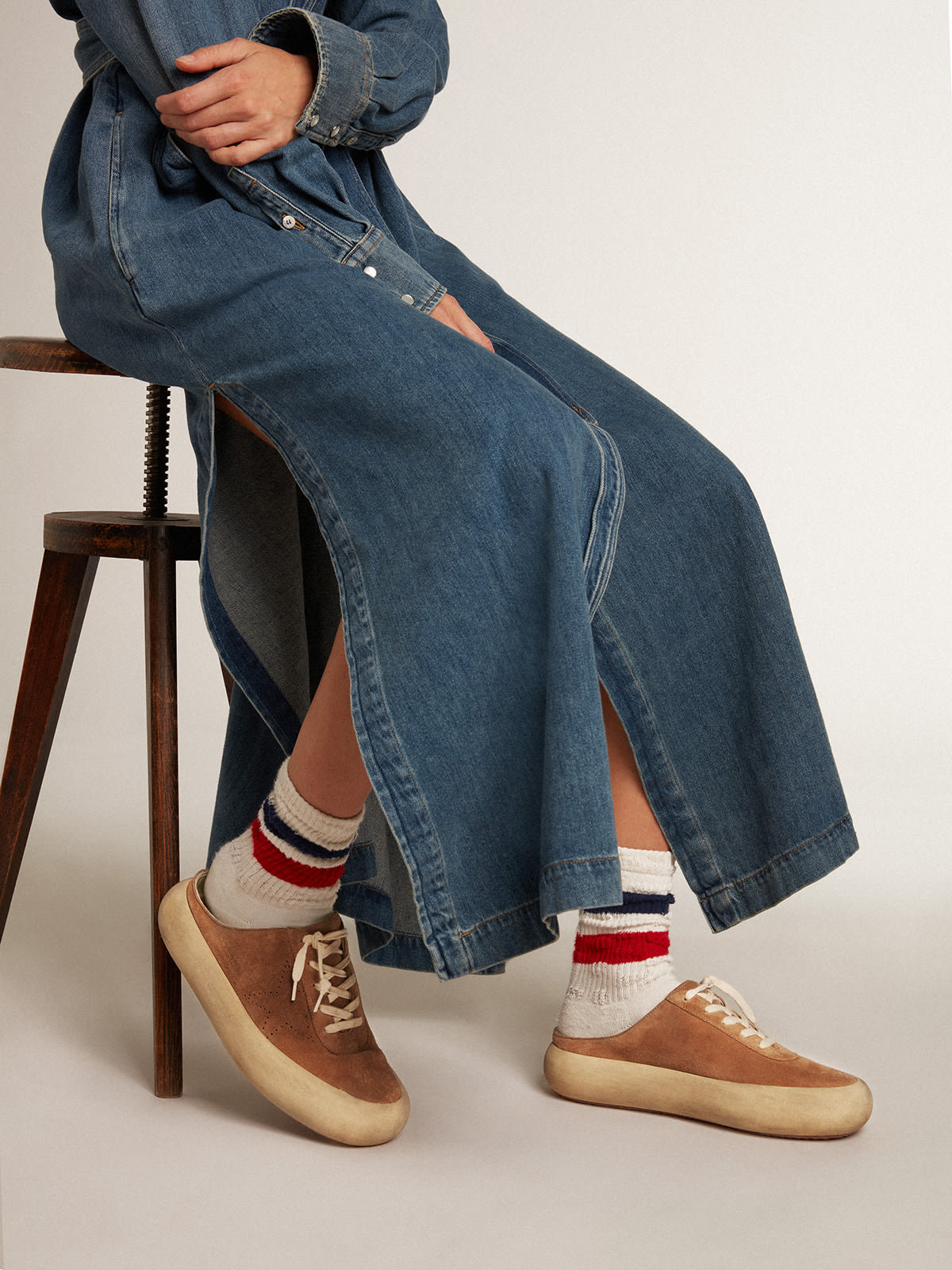 Space-Star Sabot Donna in suede color tabacco con stella traforata