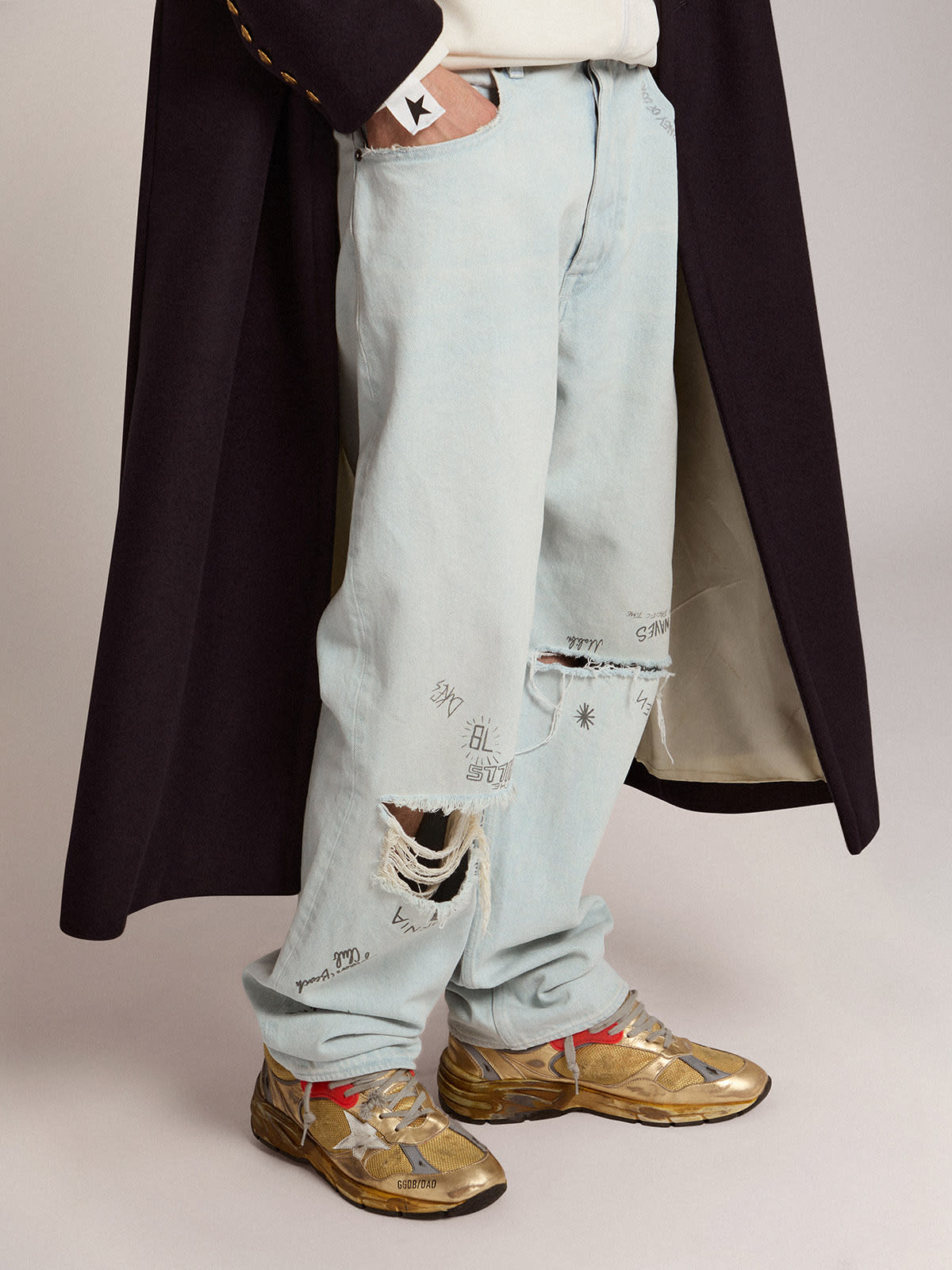 Sneaker Dad-Star color oro e finiture distressed