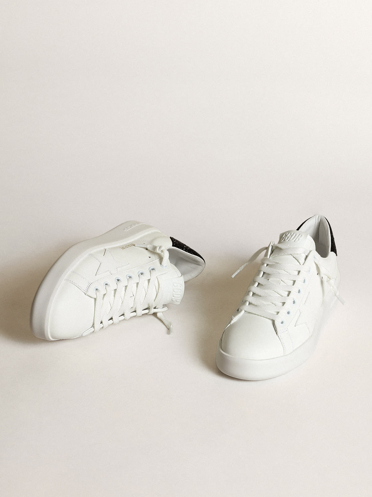 Sneaker Purestar in pelle bianca con stella ton sur ton e talloncino in cristalli Swarovski neri