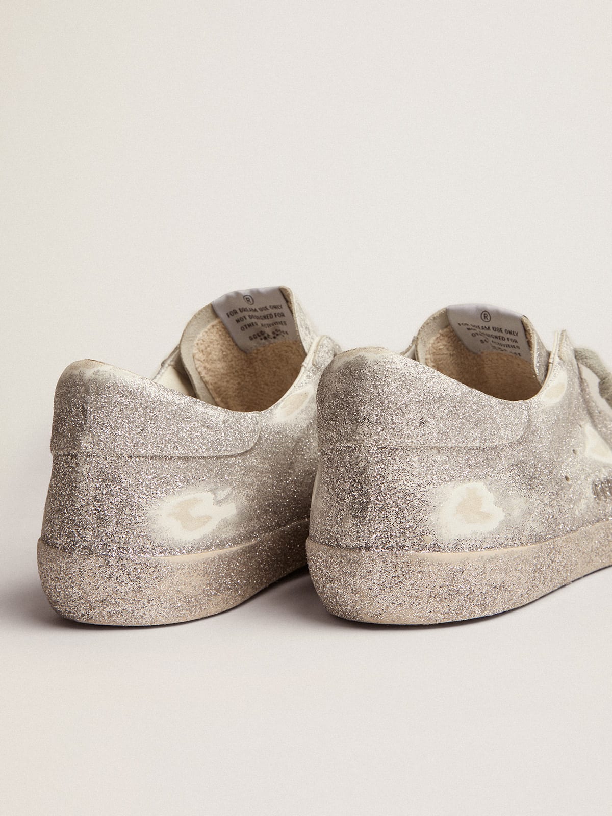 Sneaker Super-Star in pelle color argento con polverizzazione glitter all-over