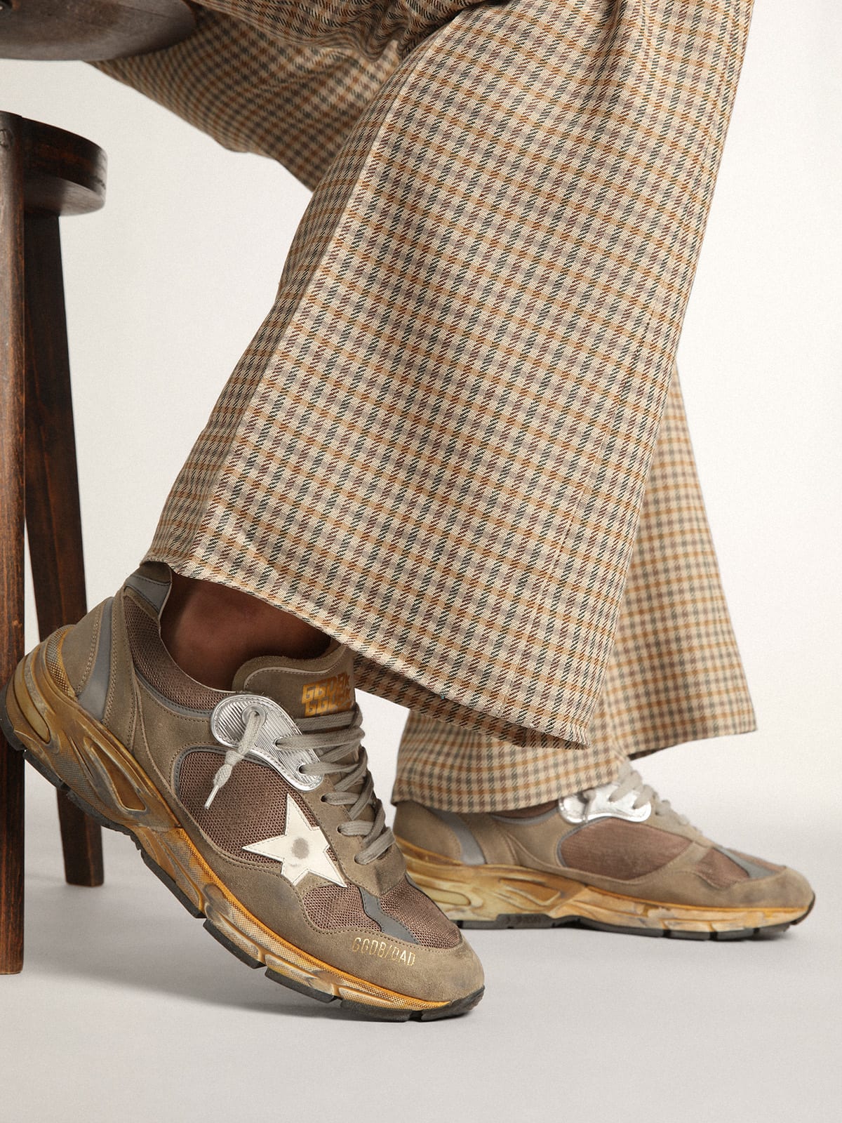 Sneaker Dad-Star uomo in rete e suede color tortora con stella in pelle bianca