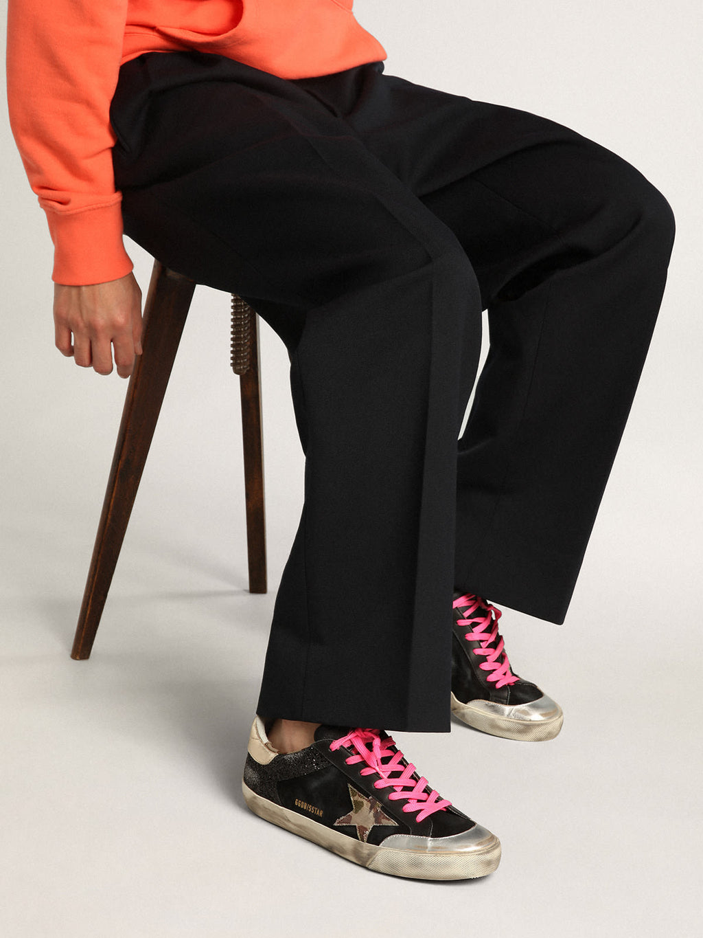 Sneaker Super-Star in glitter e suede neri con stella in tessuto camouflage