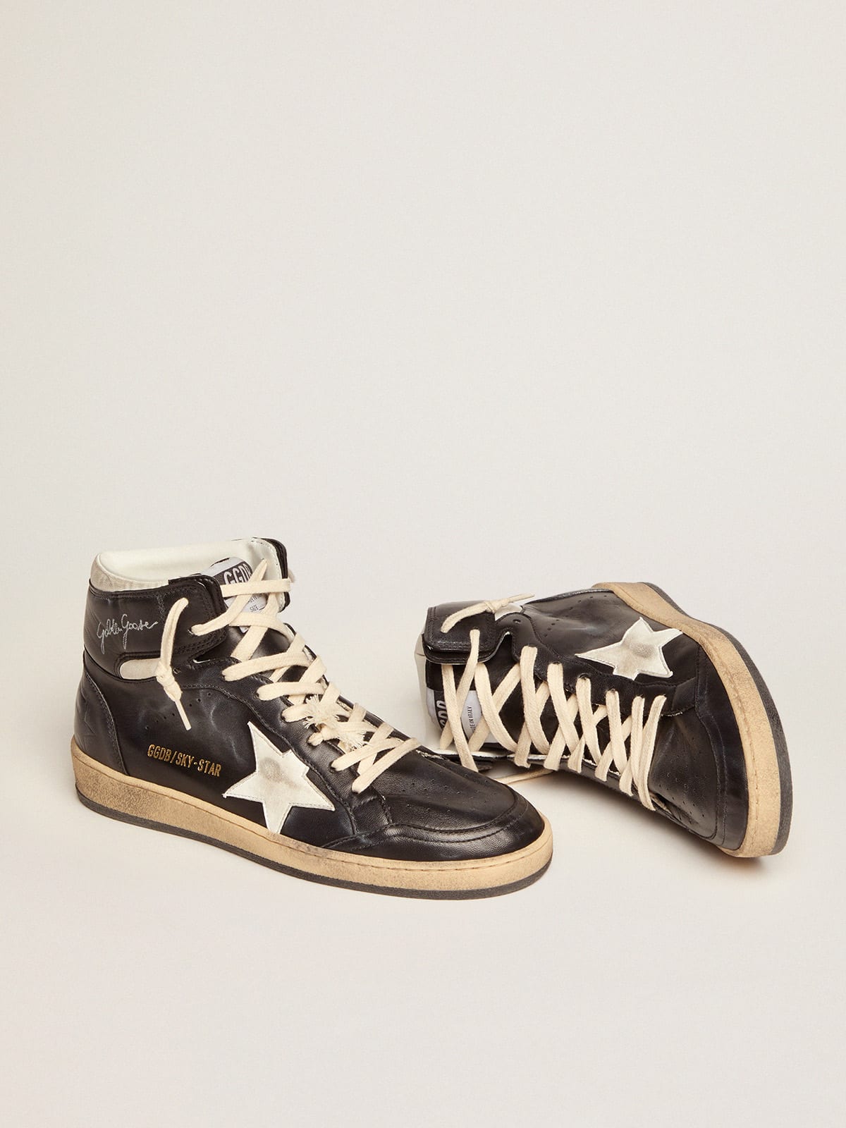 Sneaker Sky-Star in nappa nera con stella in nappa bianca