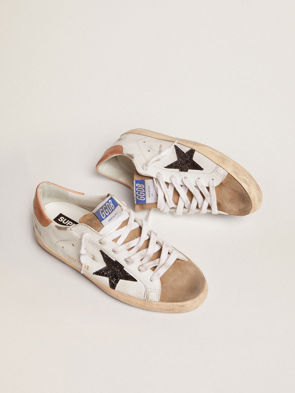 Sneaker Super-Star con stella in glitter neri e talloncino in pelle color rosa antico