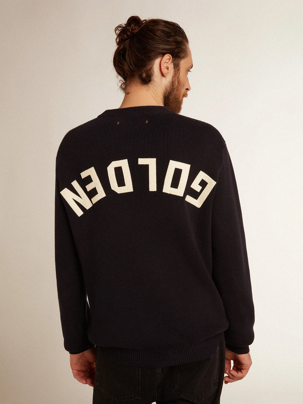 Maglione girocollo da uomo in cotone blu scuro con logo sul retro