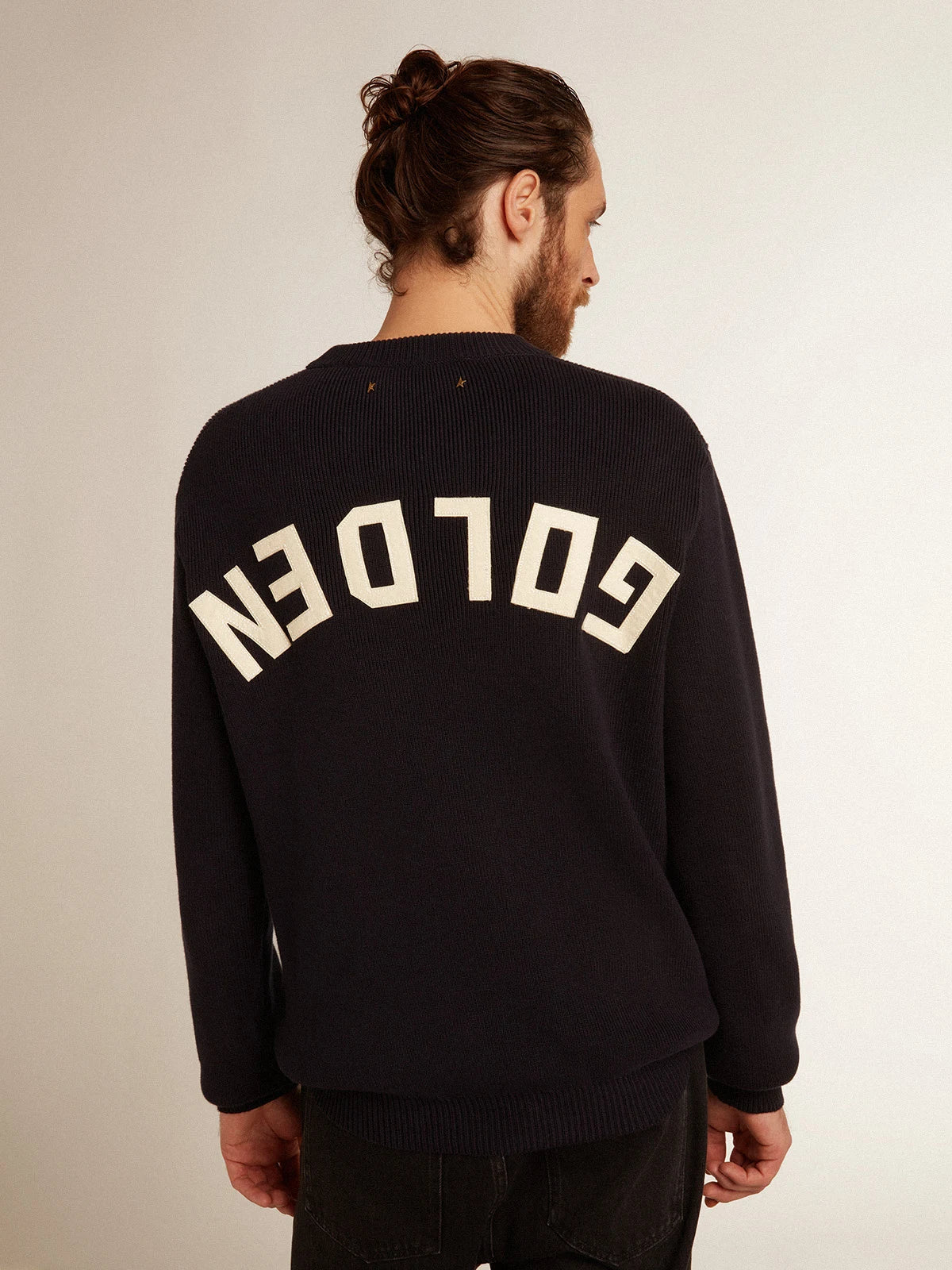 Maglione girocollo da uomo in cotone blu scuro con logo sul retro