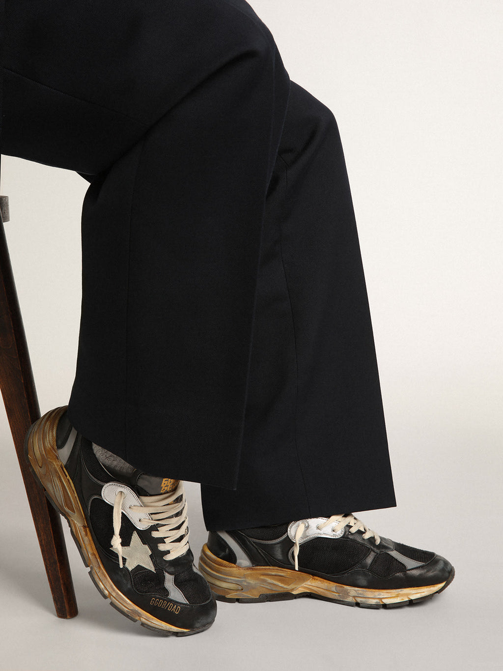 Sneaker Dad-Star Uomo in rete e nappa nere con stella in suede color grigio ghiaccio