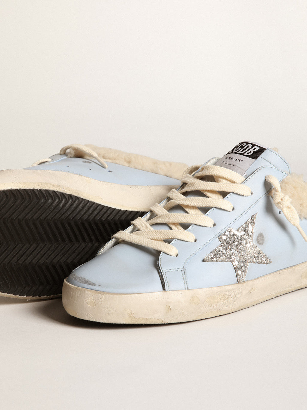 Super-Star Sabot in pelle azzurro polvere con stella in glitter argento e fodera in shearling beige