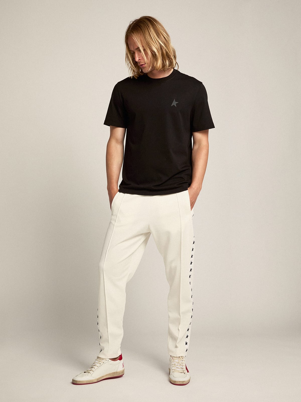 Pantalone jogging da uomo di colore bianco con stelle nere sui lati