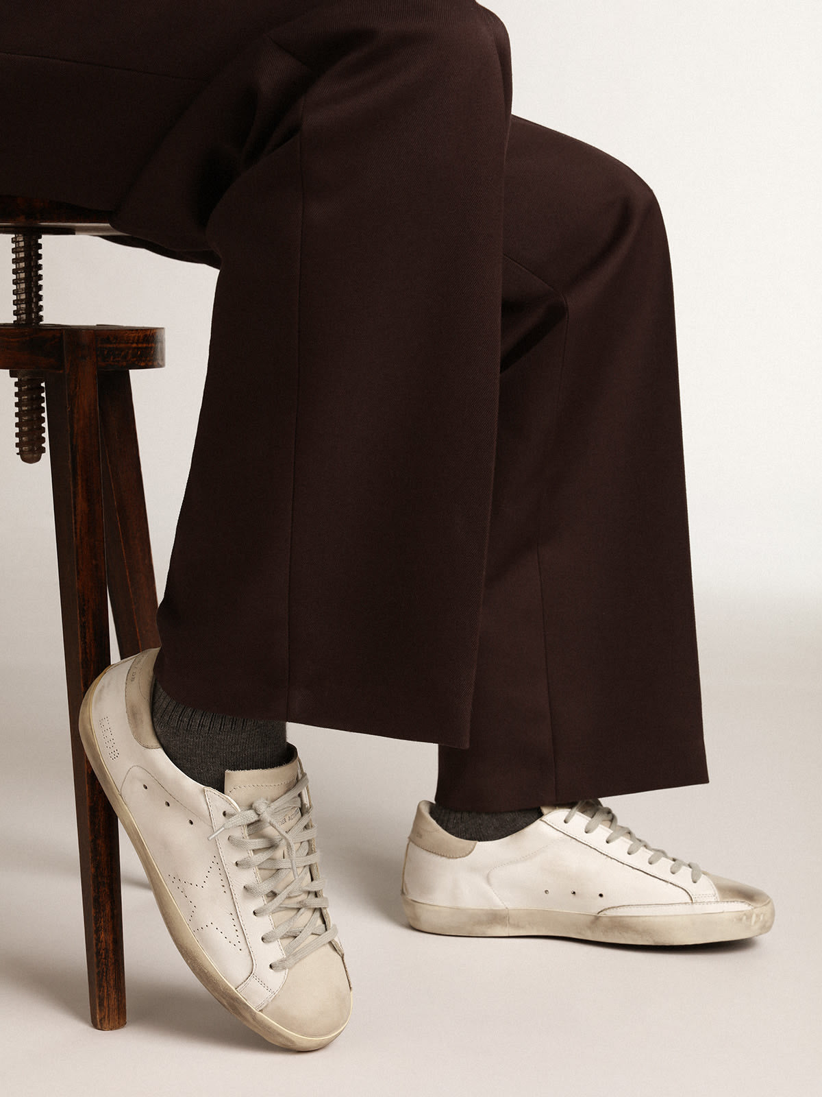 Sneaker Super-Star con stella traforata e talloncino in nabuk grigio ghiaccio
