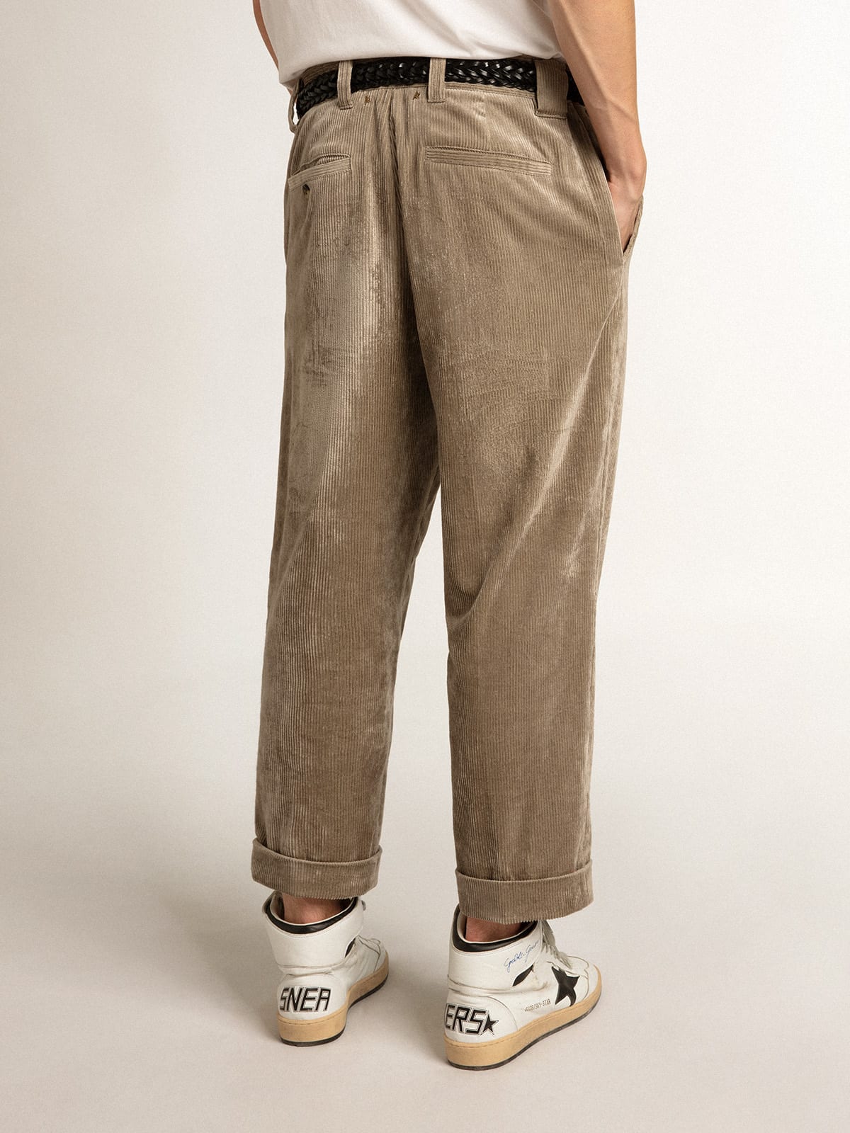 Pantalone di color beige chiaro in corduroy